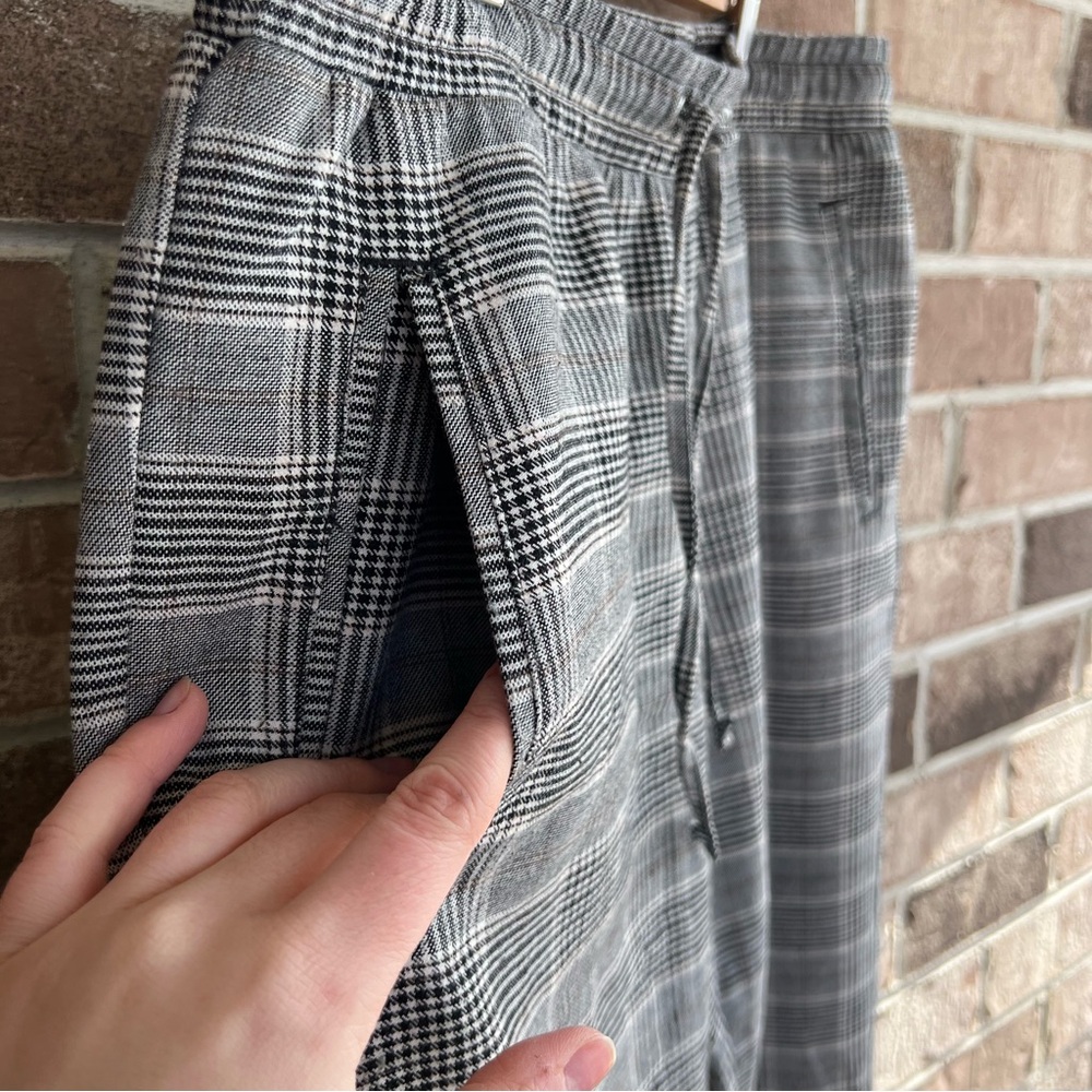 Forever 21 Men plaid tapered pants // medium - Picture 4 of 7